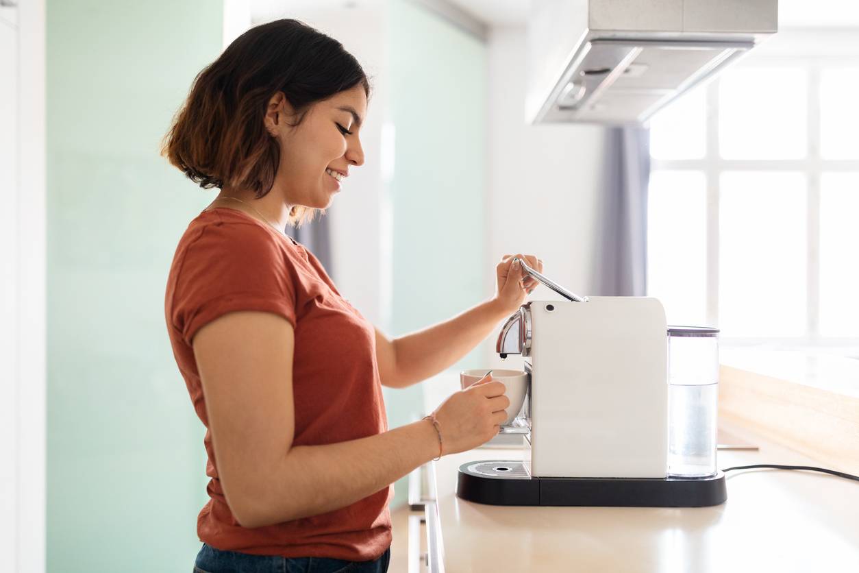 machine à café pour cuisine minimaliste