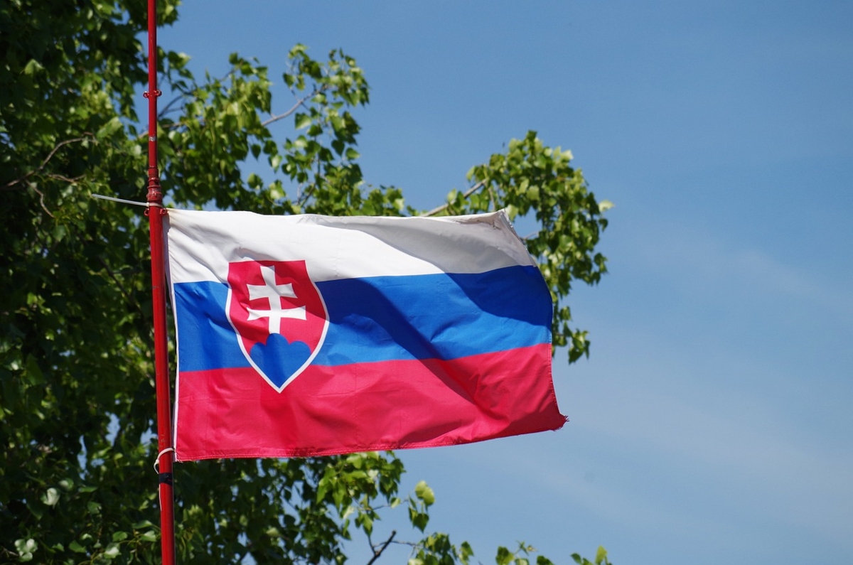 Drapeau Slovaque : Couleurs, Origine Et Signification De L'emblème De ...